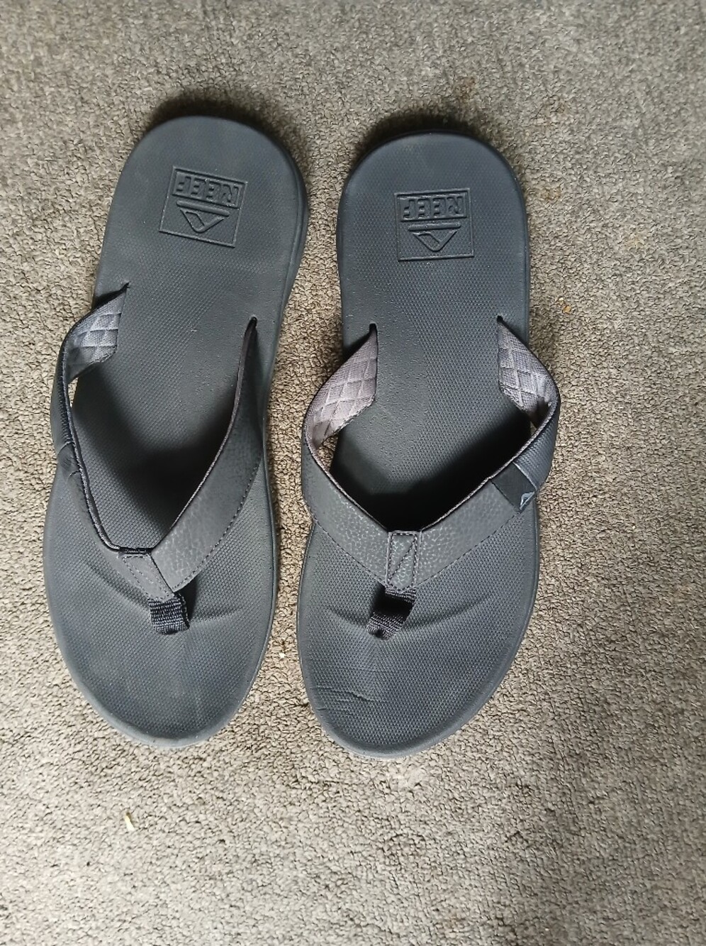 Reef Men’s Black Sandals Size Unknown – 12" Insole Measurement. See Photos.